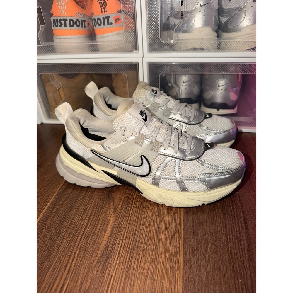 Size 8 - Nike Men's V2K Run Pure Platinum Metallic Silver HJ4497-100